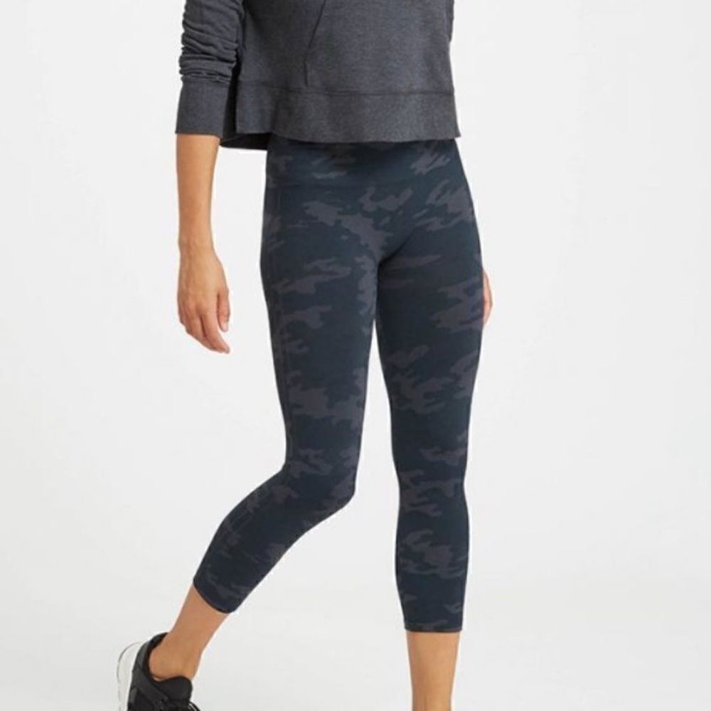 Spanx Look At Me Now Camp Crop Leggings Medium